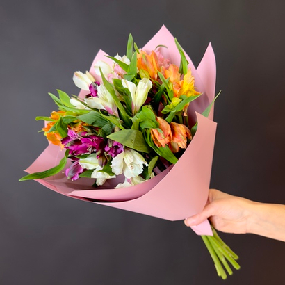 Букет цветов из 7 альстромерий