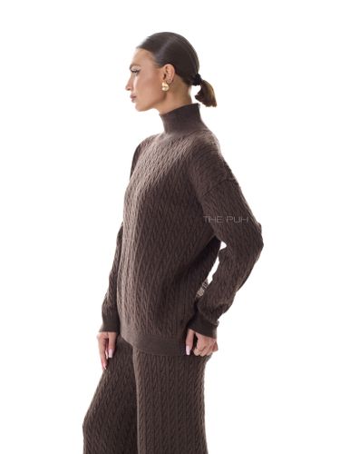 Шоколадный трикотажный костюм в косичку