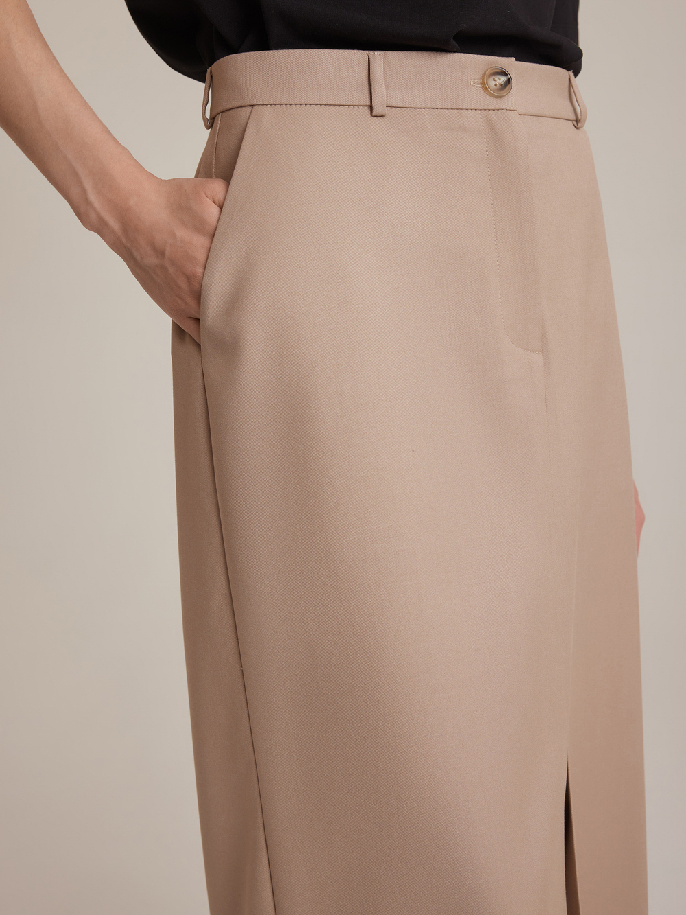 Юбка миди прямого кроя бежевая