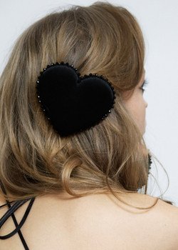 Заколка-сердце черное с декором