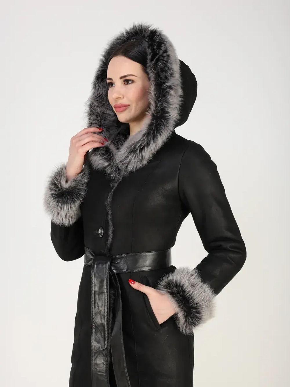 Дубленка зимняя натуральная с капюшоном длинная и теплая