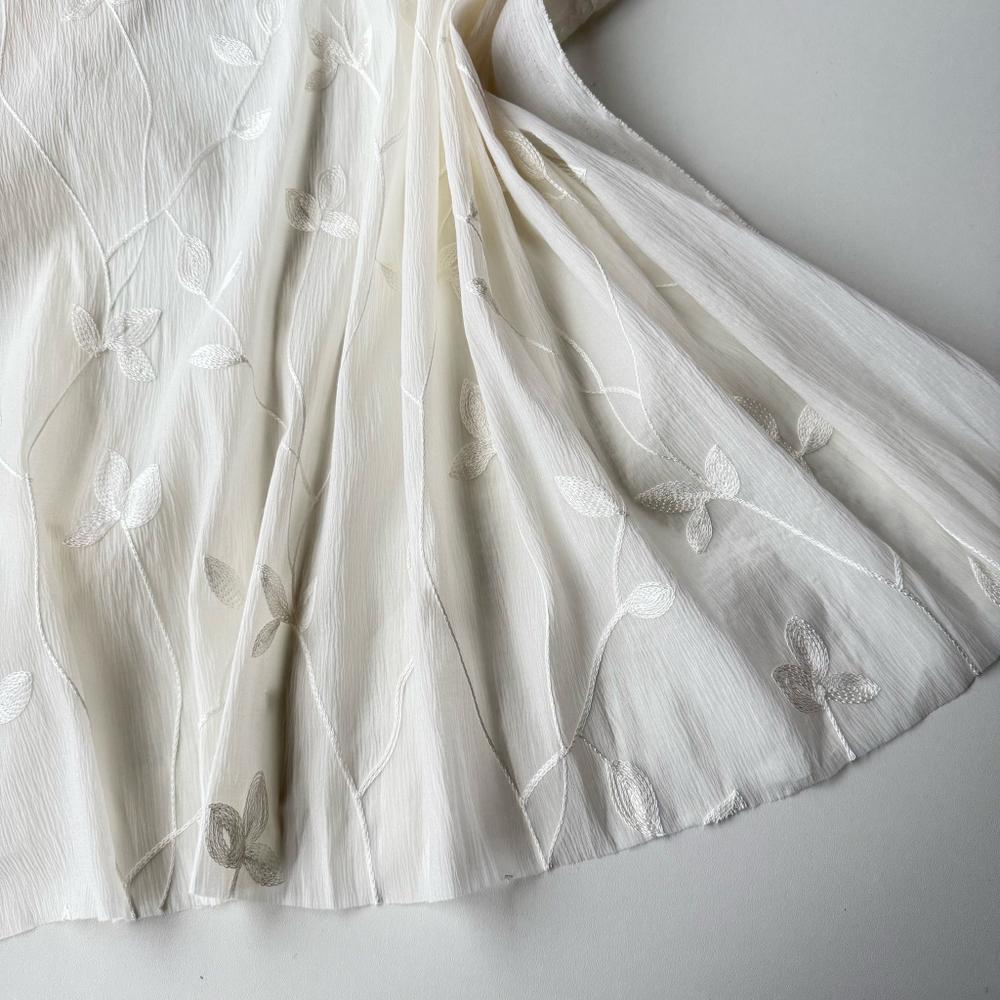 Вышивка Веточки на шифоне