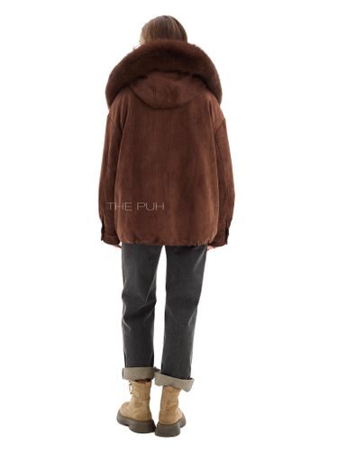 Объемная парка коричневого цвета из замши