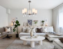 Ambrella Люстра со стеклянными плафонами на штанге Modern LH56251