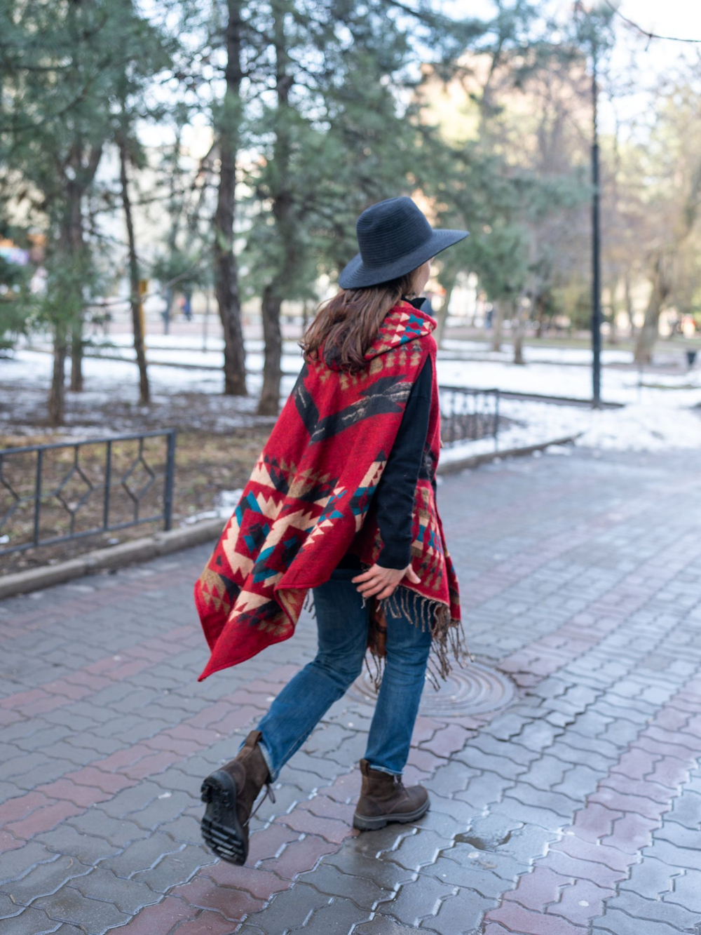 Пончо женское шерстяное с орнаментом