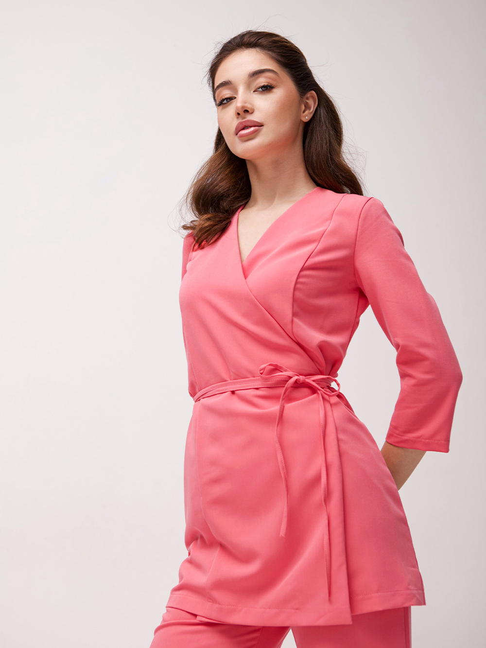 Женская медицинская блуза Medici 07 коралловая вид спереди