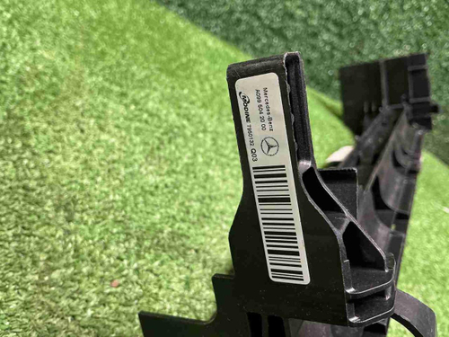 Кронштейн радиатора правый Mercedes E W213 (16-23)