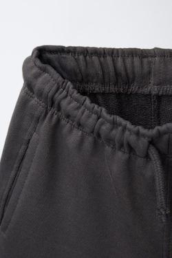 ZARA КОМПЛЕКТ ИЗ ФУТБОЛКИ И ШОРТОВ-БЕРМУДОВ С НАДПИСЬЮ, АНТРАЦИТОВО-СЕРЫЙ