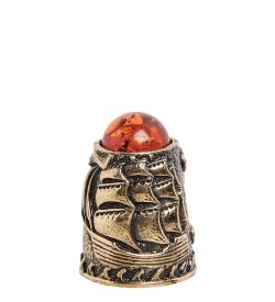 AM- 635 Наперсток «Фрегат» (латунь, янтарь)