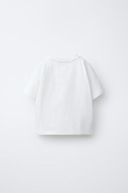 ZARA ФУТБОЛКА С ВЫШИВКОЙ, БЕЛЫЙ
