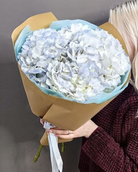 Букет из 3 голубых гортензий