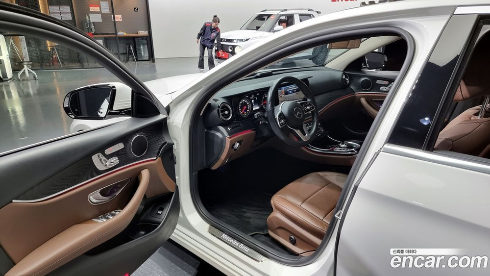 Mercedes-Benz E-Class W213 E220d Avangarde (06.2020)