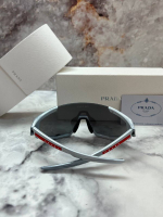 Очки Prada