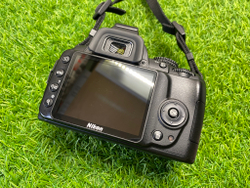 Nikon D3000 kit 18-55mm 3.5-5.6G VR 9.000 кадров