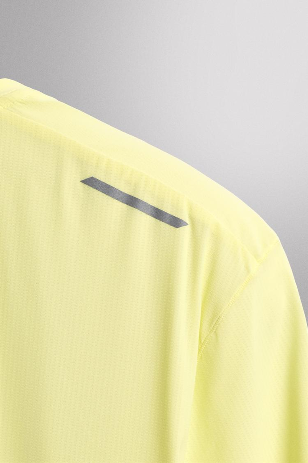 ZARA ЛЕГКАЯ ФУТБОЛКА ИЗ ТЕХНИЧЕСКОЙ ТКАНИ, ЛАЙМОВЫЙ