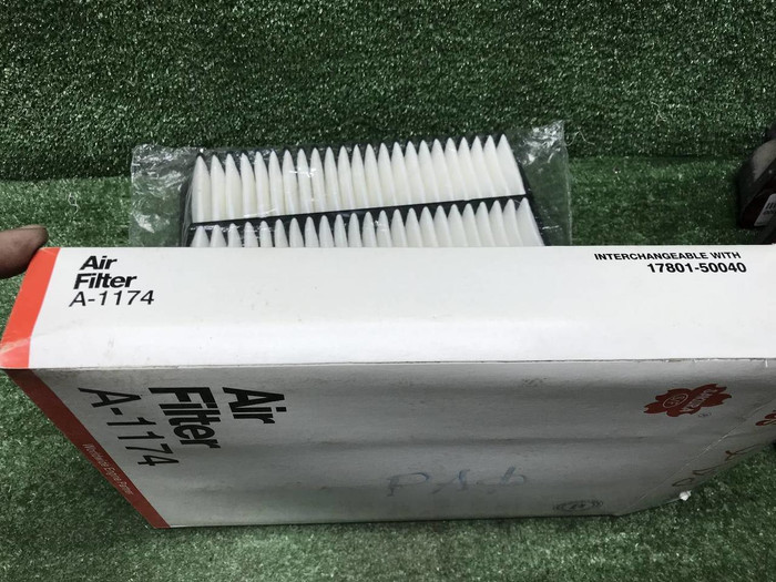 Фильтр воздушный Toyota Land Cruiser 100 (98-07)