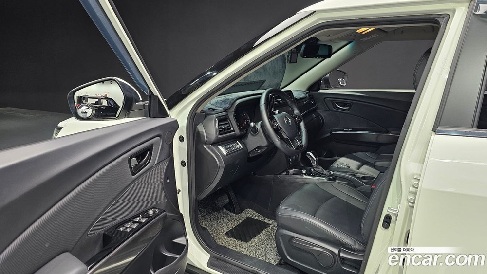 KG Mobility (Ssangyong) Very New Tivoli Бензин 1.5 2WD (11.2020)