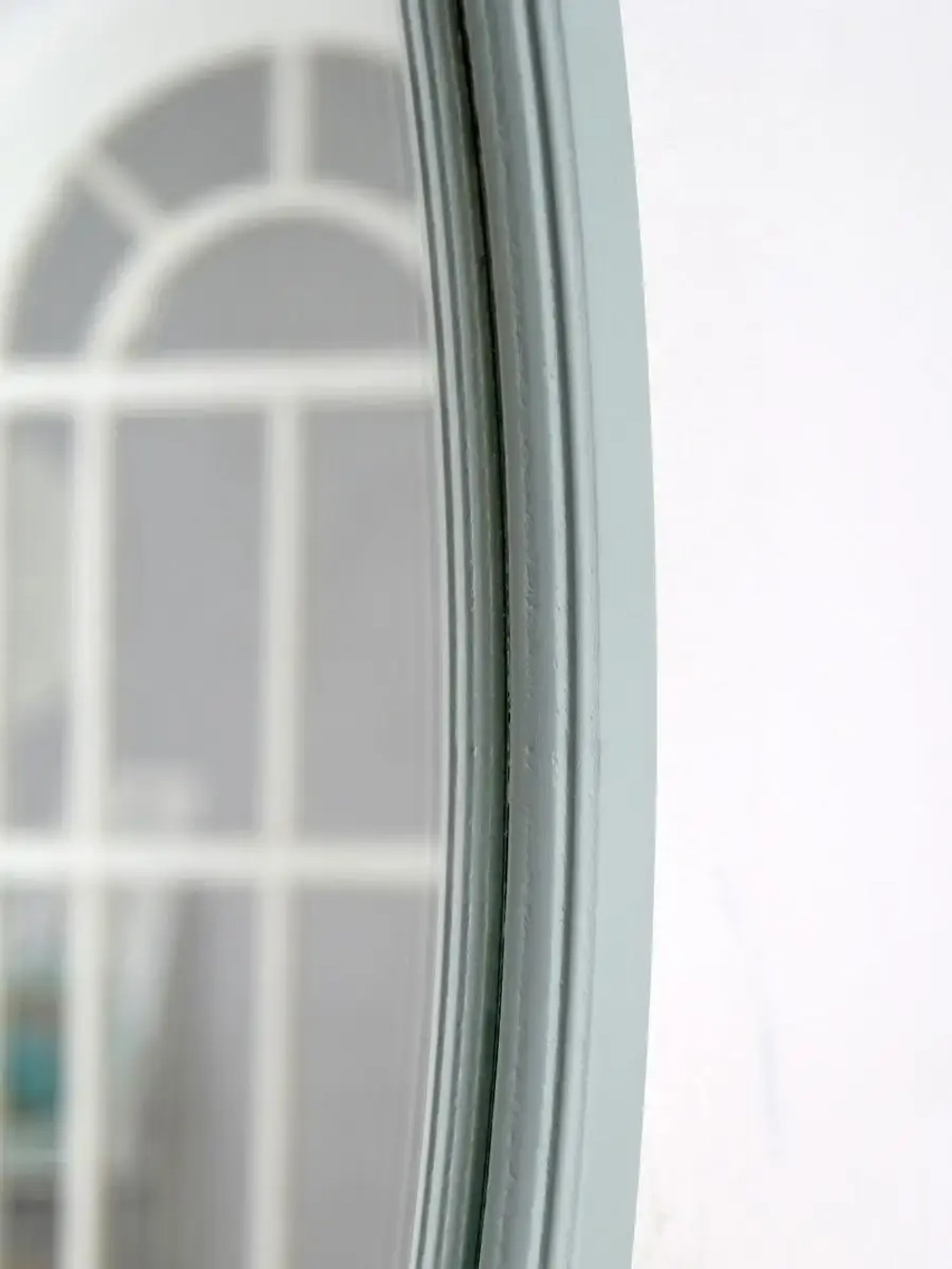 Зеркало настенное для прихожей 57 см