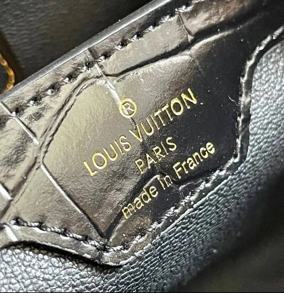 Сумка Louis Vuitton Capucines BB женская черный