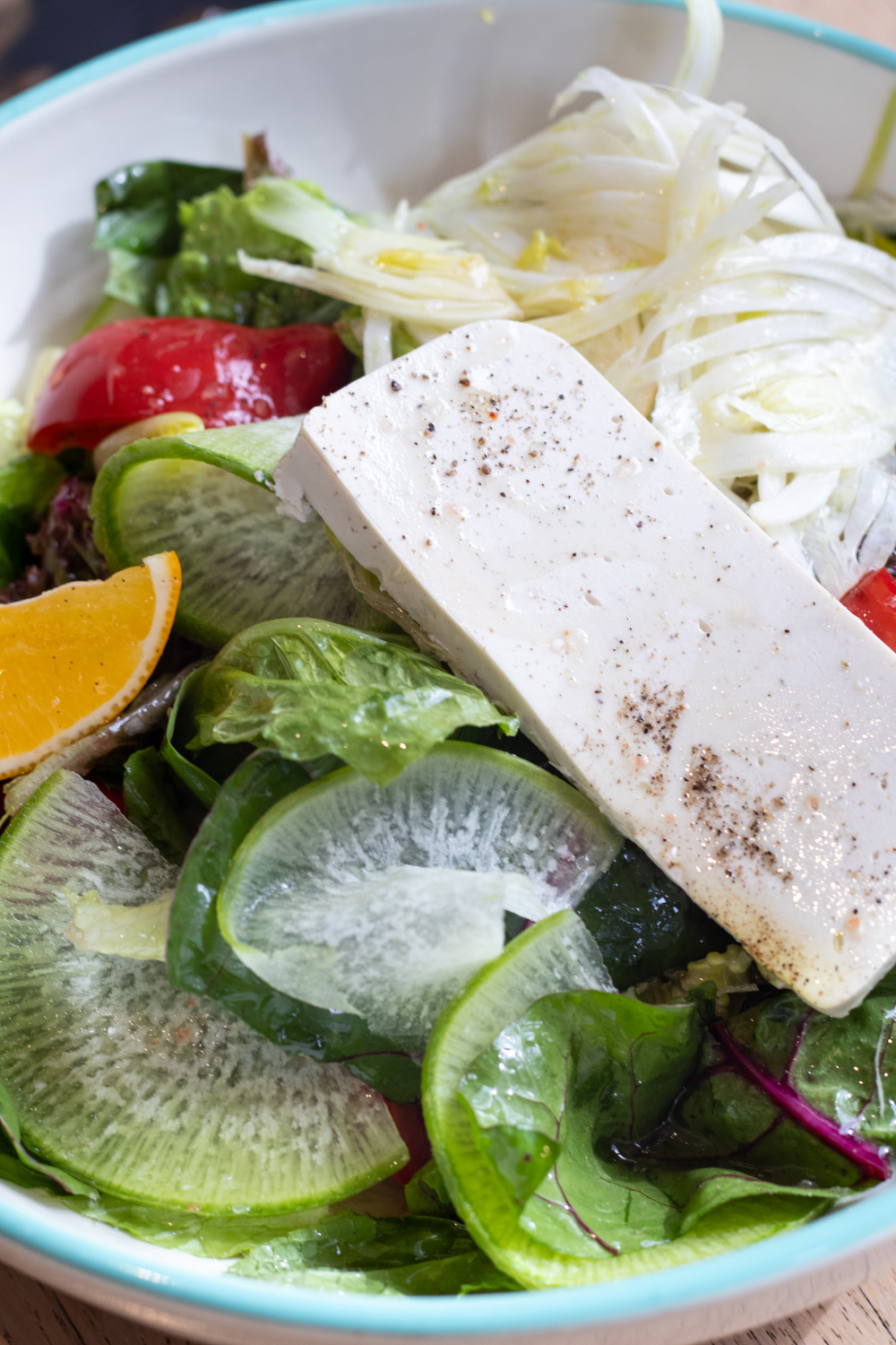 САЛАТ ИЗ СВЕЖИХ ОВОЩЕЙ С СЫРОМ ФЕТА new