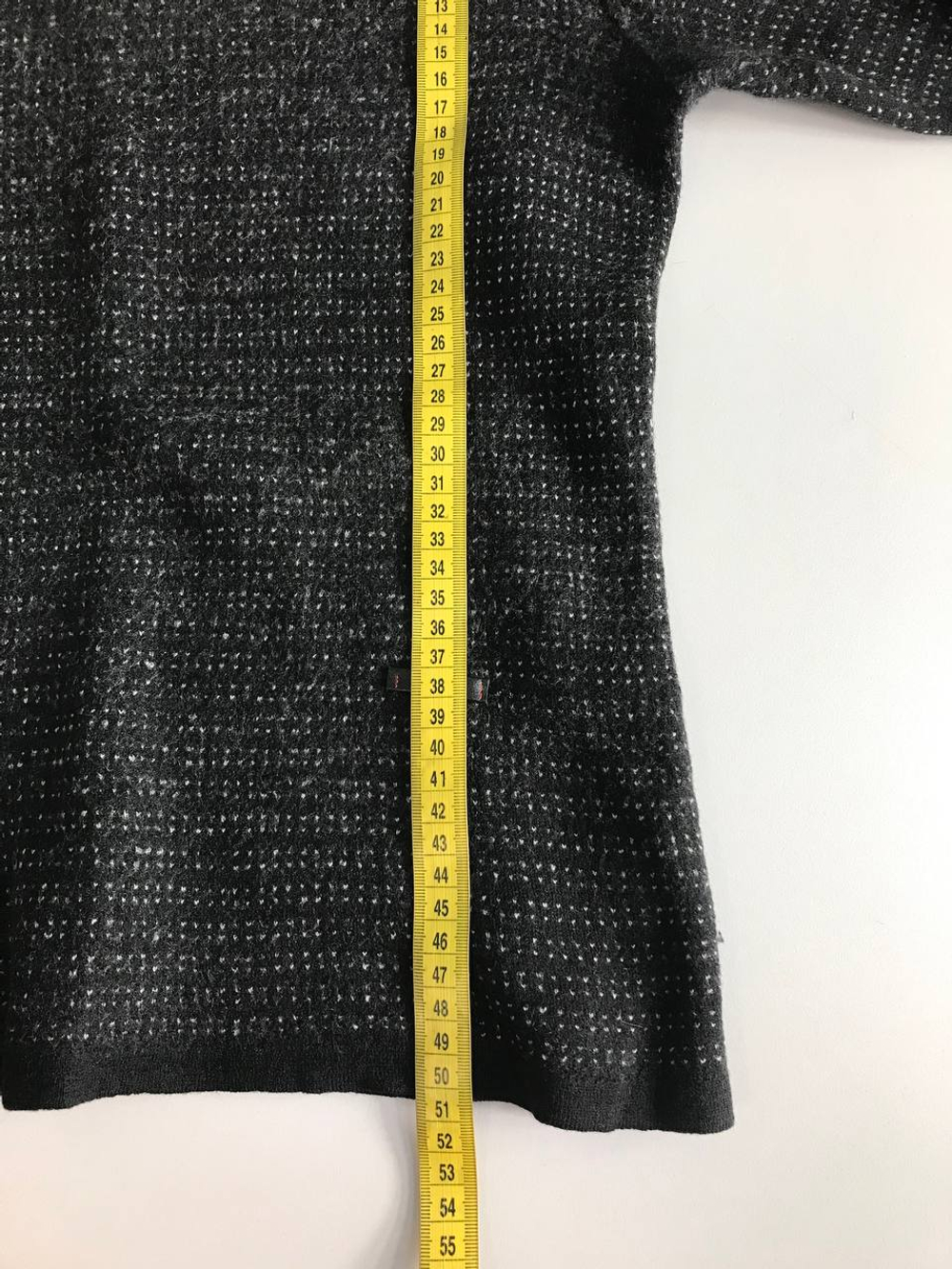 Кофта Valentino из шерсти, визуально на 8 лет