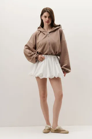 Укороченное худи на молнии цвета капучино