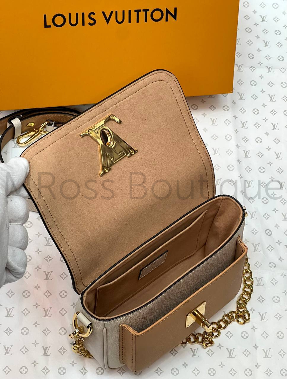 Сумка Lockme Tender Louis Vuitton Quartz