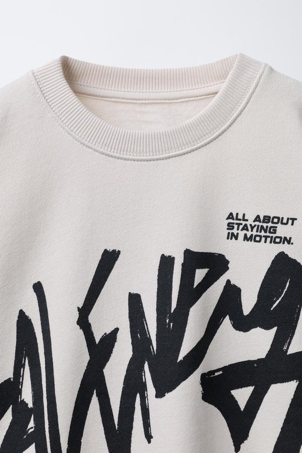 ZARA ТОЛСТОВКА С ПРИНТОМ «ГРАФФИТИ», СЕРЫЙ