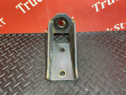 Кронштейн амортизатора переднего