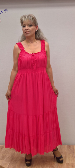 Яркий малиновый длинный сарафан