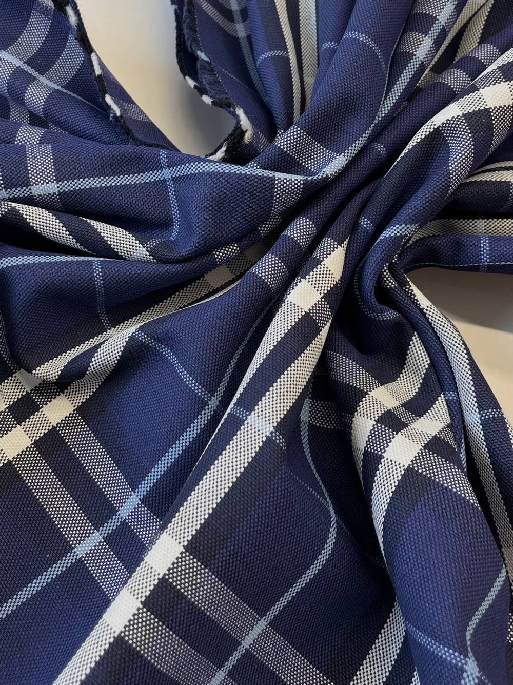 Курточно-плащевая ткань хлопковая Burberry синяя в клетку