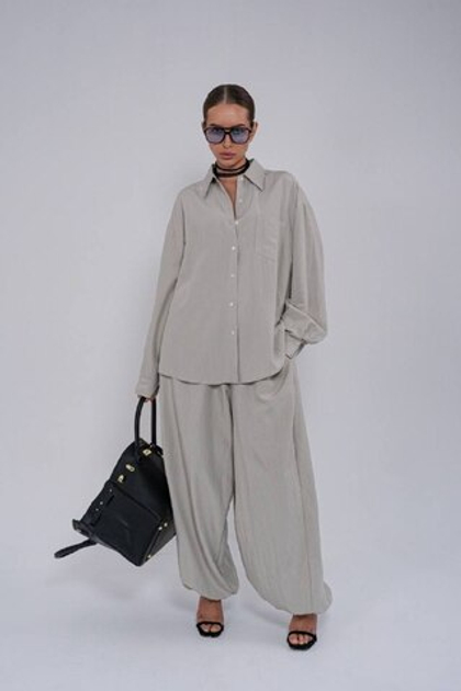 Костюм из тенсела с брюками аладинами.