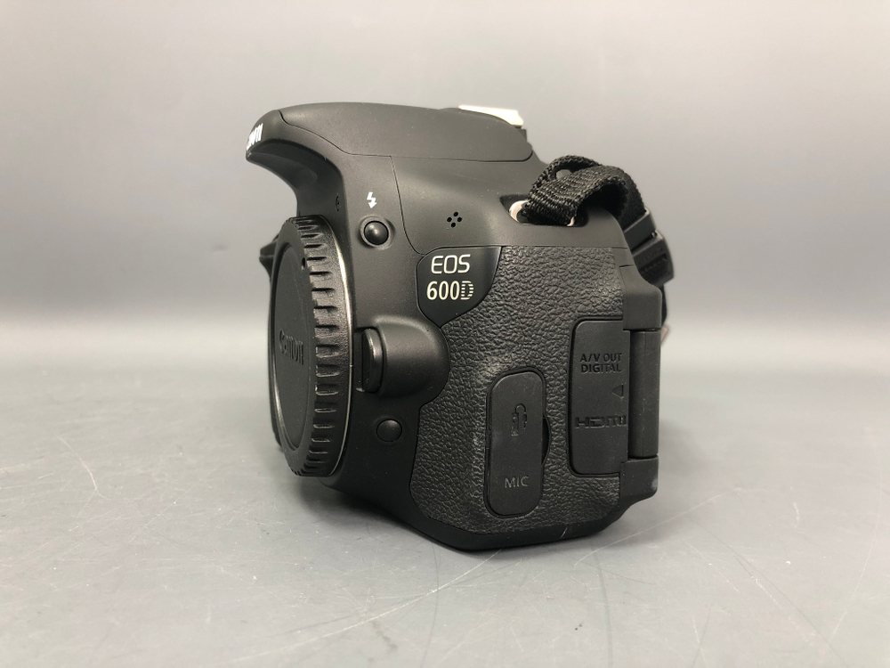Canon EOS 600D (9.800 кадров)