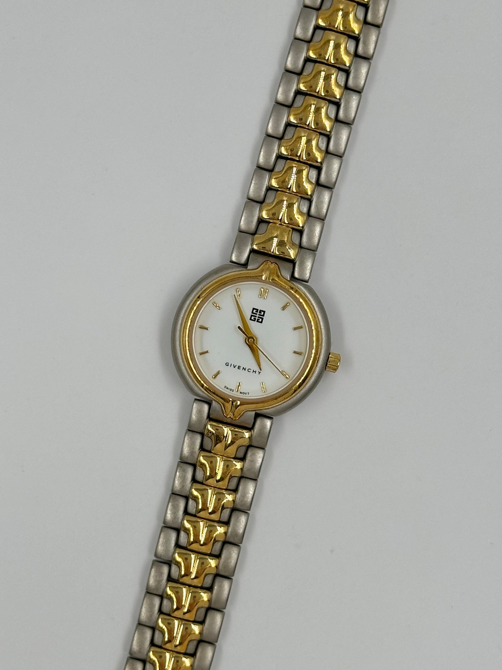 Часы Givenchy