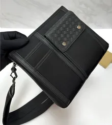 Сумка мужская Bottega Veneta через плечо