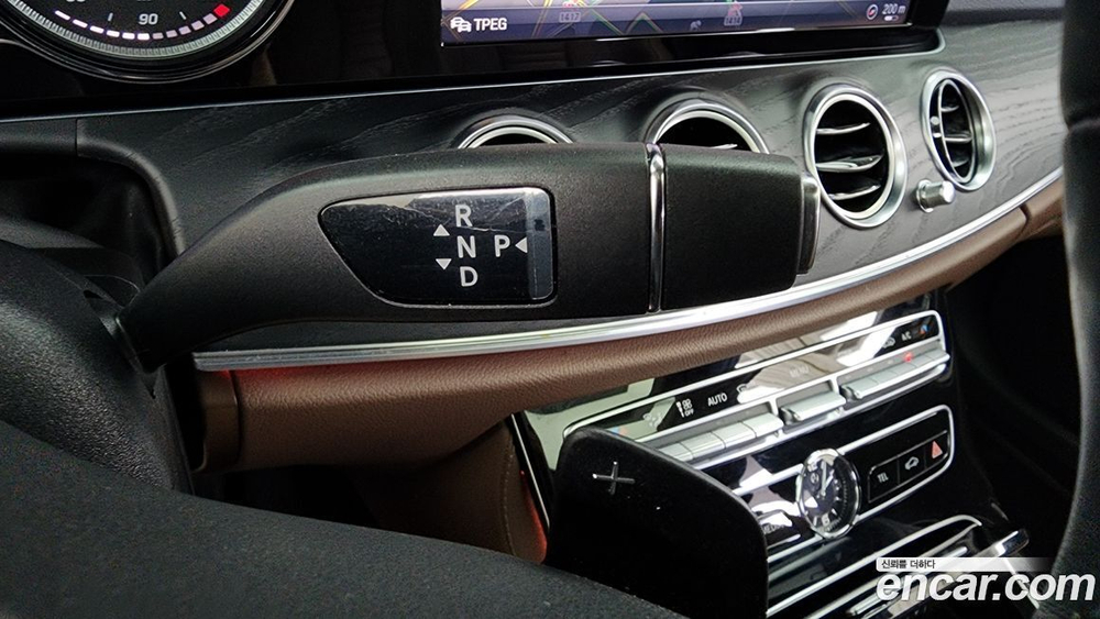 Mercedes-Benz E-Class W213 E220d Avangarde (04.2020)