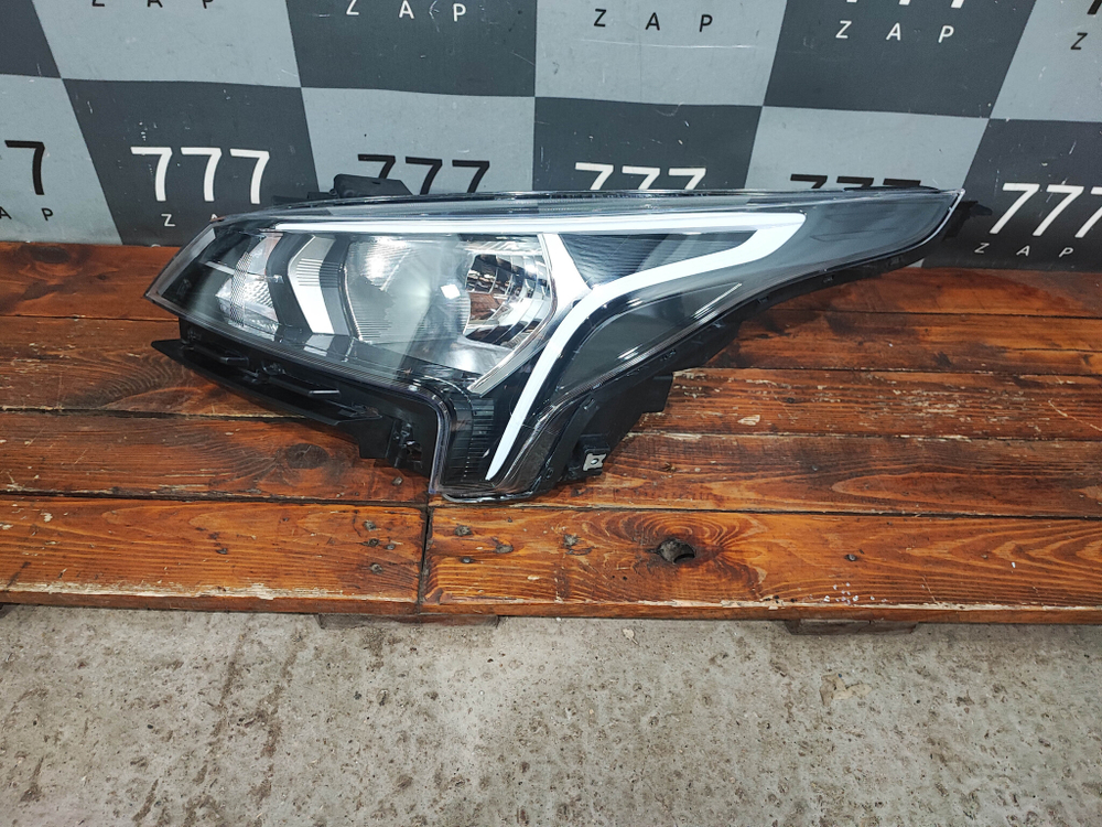 Фара левая галоген Kia Rio 4 (FB) 20-нв Б/У Оригинал 92101H0500