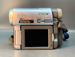 Sony DCR-TRV22E слабо держит аккумулятор