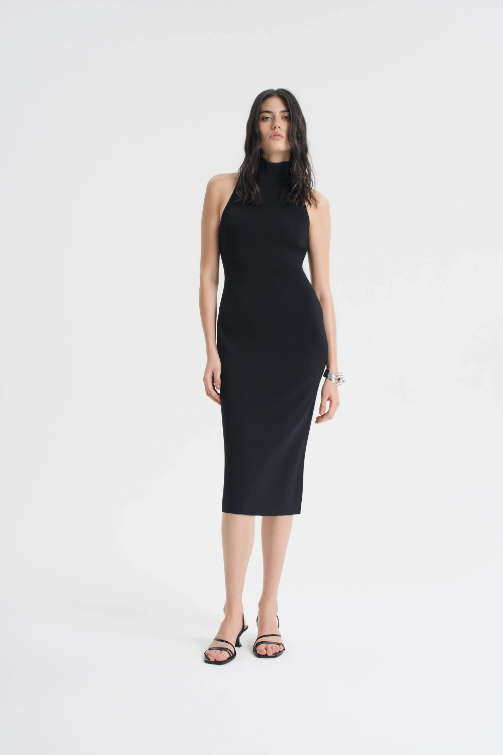 Платье-миди с высокой горловиной