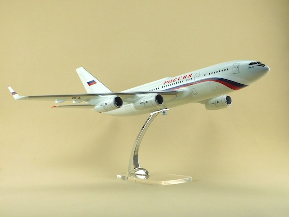 Модель самолета Ил-96-300ПУ (М1:100, СЛО Россия, RA-96016)