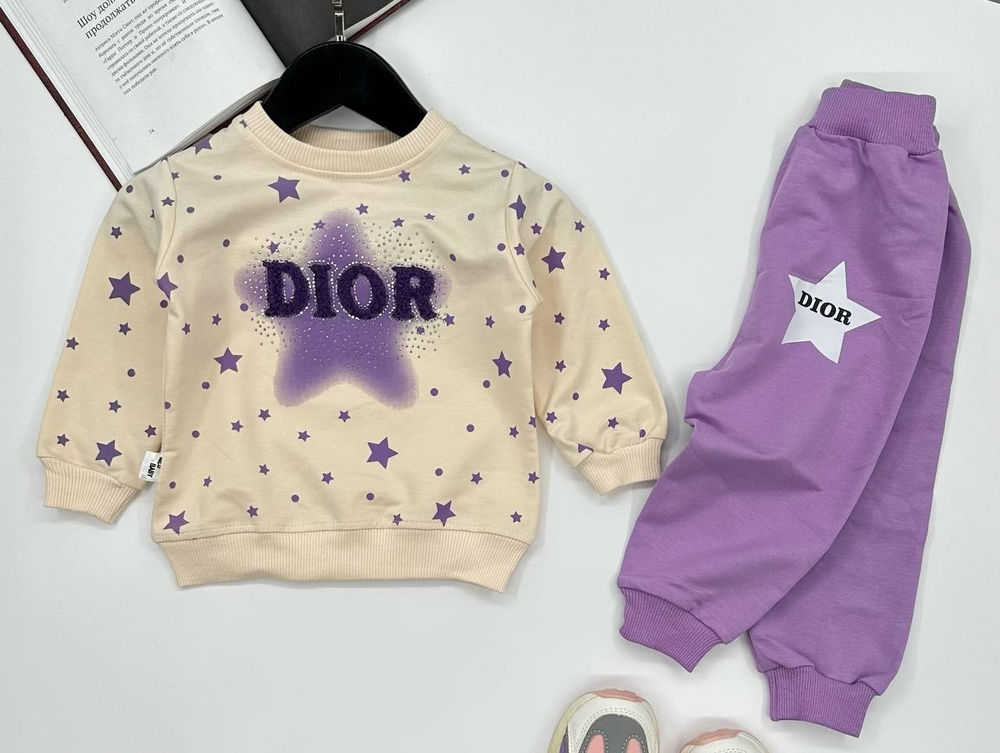 Костюм на девочку из кофточки и штанишек на манжетах из 100% хлопка на рост 80-86 см.