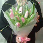 Букет розовых тюльпанов 11 шт. с берграсом в матовой пленке