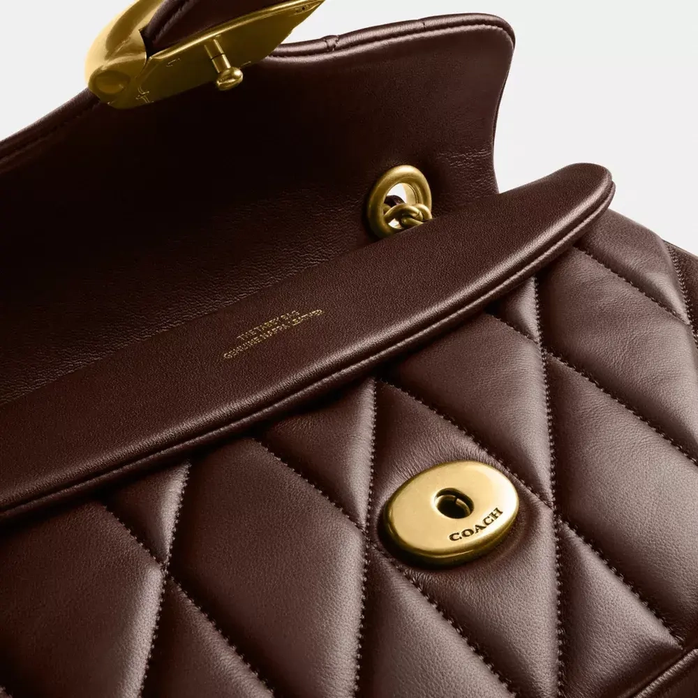 COACH СУМКА ЧЕРЕЗ ПЛЕЧО TABBY 26 С МЯГКОЙ ПОДКЛАДКОЙ, КОРИЧНЕВЫЙ