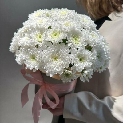 Цветы в шляпной коробке "Рим" (хризантема кустовая)