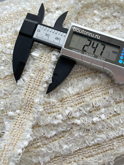 Тесьма белая с золотым люрексом