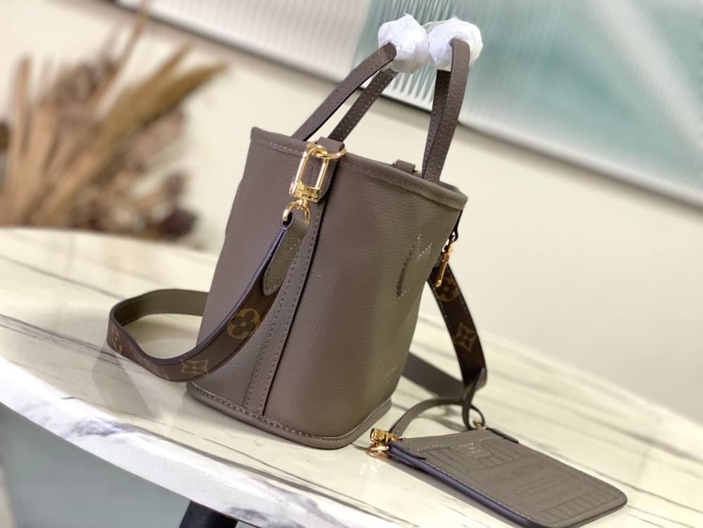 Louis Vuitton Neverfull Bandouliere Inside Out BB