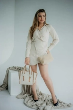 Женская светло-бежевая сумка-шоппер из натуральной кожи