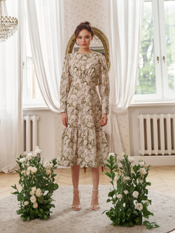 Платье с широкими манжетами