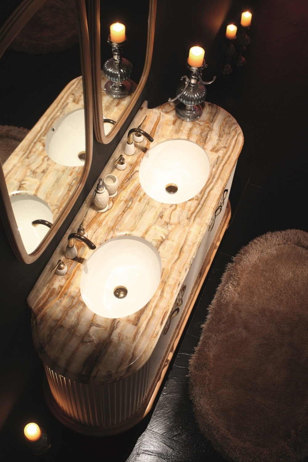 Тумба RIVOLI 180 арт.TS-RI918-C-W/W Белый/Цоколь с ножками белый