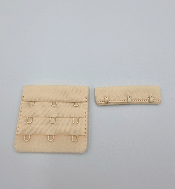 Застёжка для бюстгальтера на 3 крючка бежевая 57 мм (Pantone 13-1010 TPX)